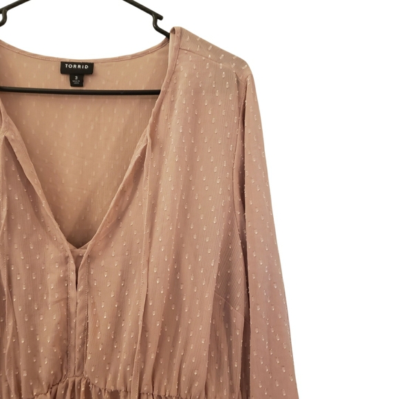 torrid Tops - Torrid Blush Textured V-Neck Blouse